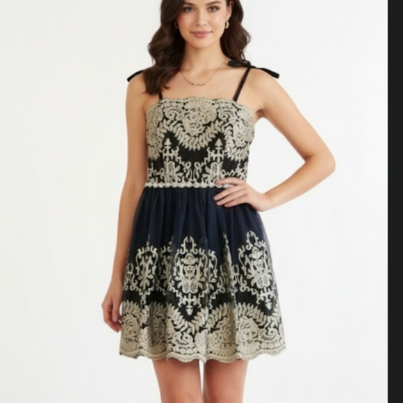 Jodi Kristopher Dresses & Skirts - Elegant Black and gold mini prom party Dress size 3